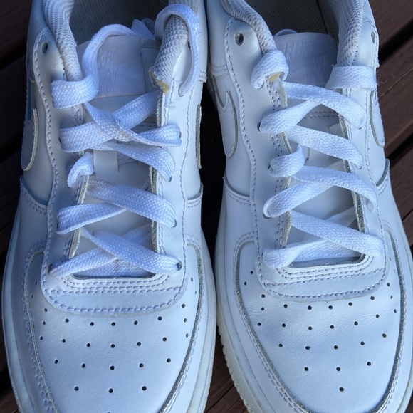 Nike Air Force 1 Low Size 5.5Y Triple White Kid’s Sneakers - Picture 11 of 13